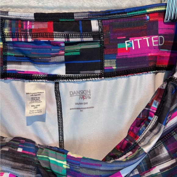 Danskin NRW Fitted Abstract Print Capri Leggings XXL/2XG (20)  Active/Athleisure - Picture 7 of 8